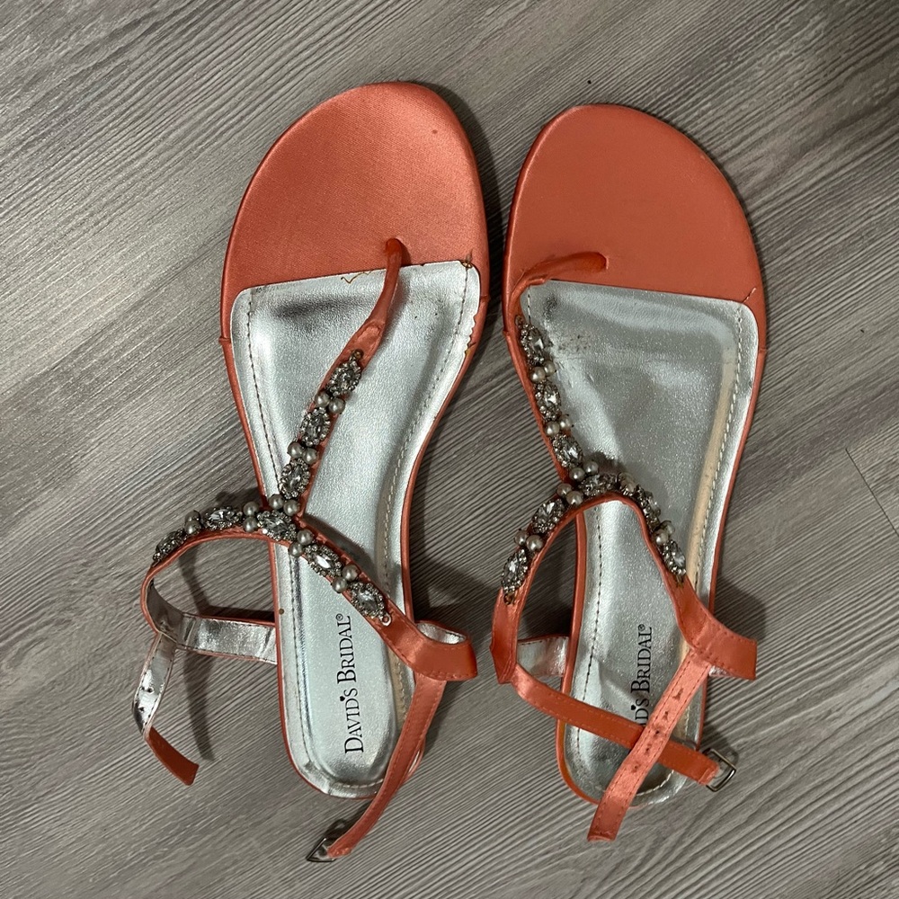 NWOT David’s bridal coral Stella jewelled t strap sandals size 9.5